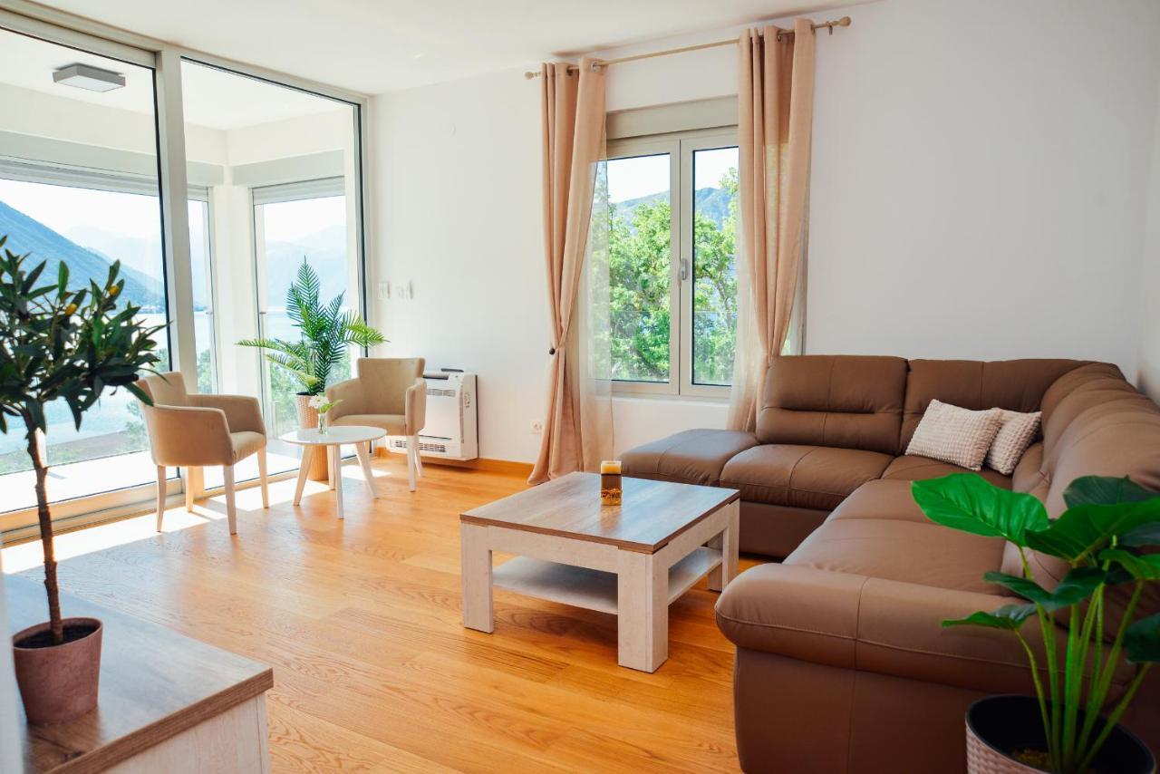 Ily Apartment With Sea View Kotor Eksteriør billede